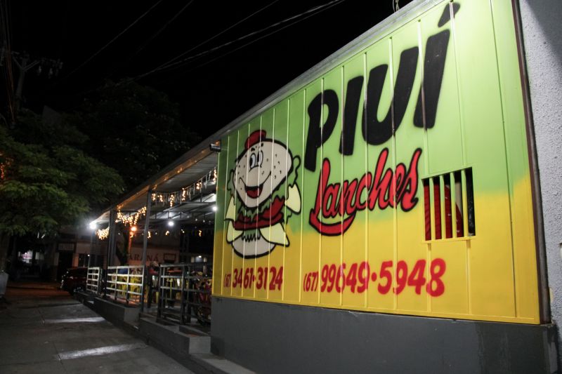 Noite de Domingo no Piuí Lanches